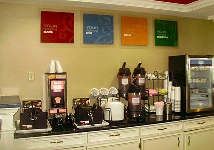 Hotel Fairfield By Marriott & Airport 2*
