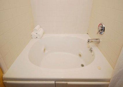 Fairfield By Marriott & Airport Hotel 2*