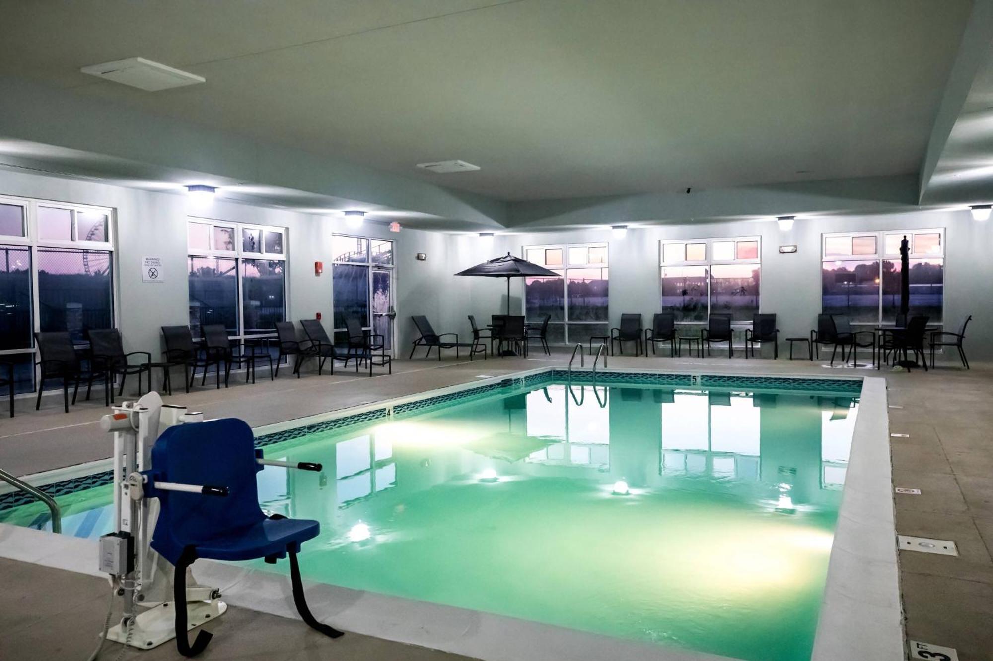 Fairfield By Marriott & Airport Hotel Louisville