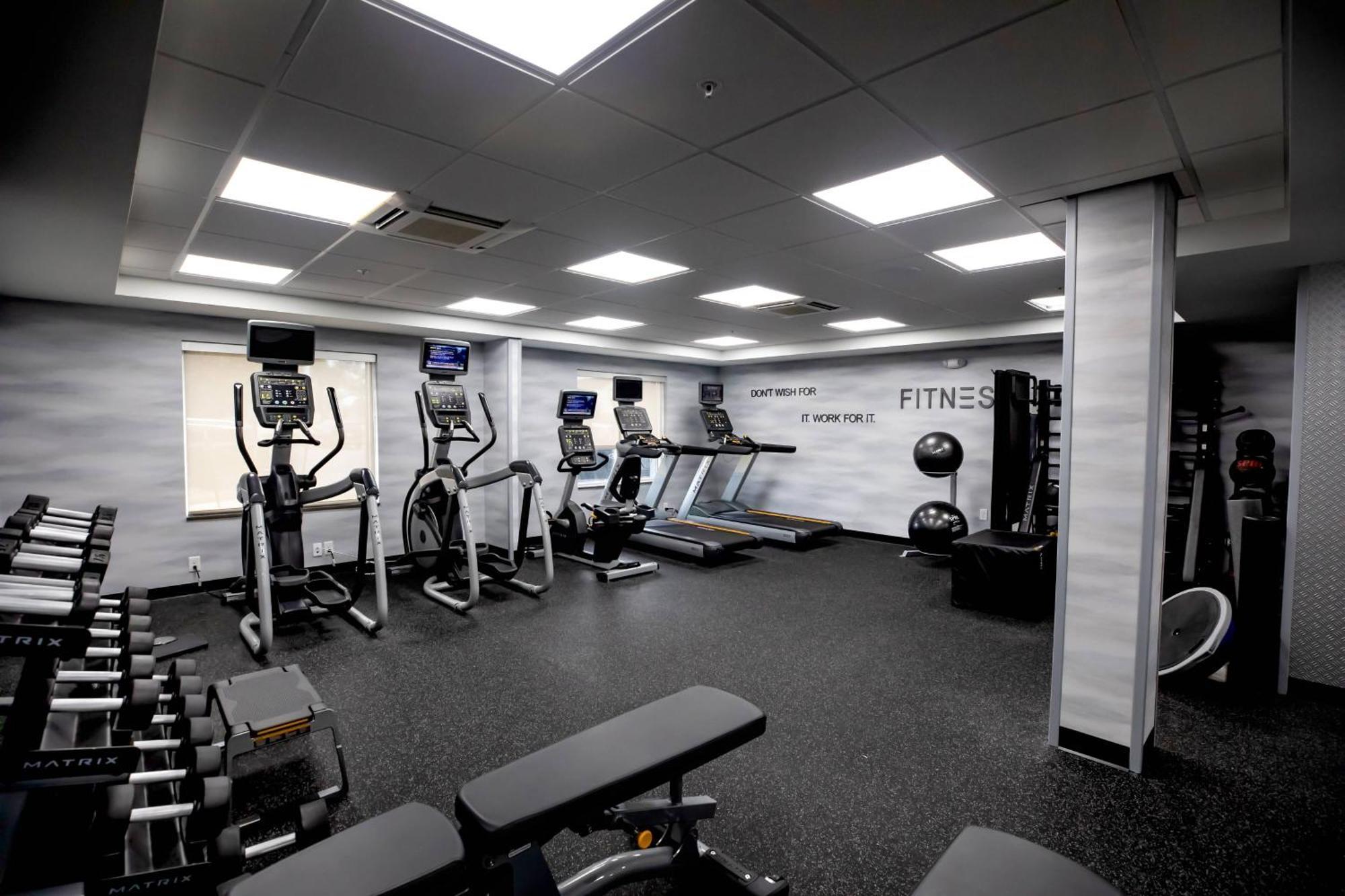 Fairfield By Marriott & Airport 2*