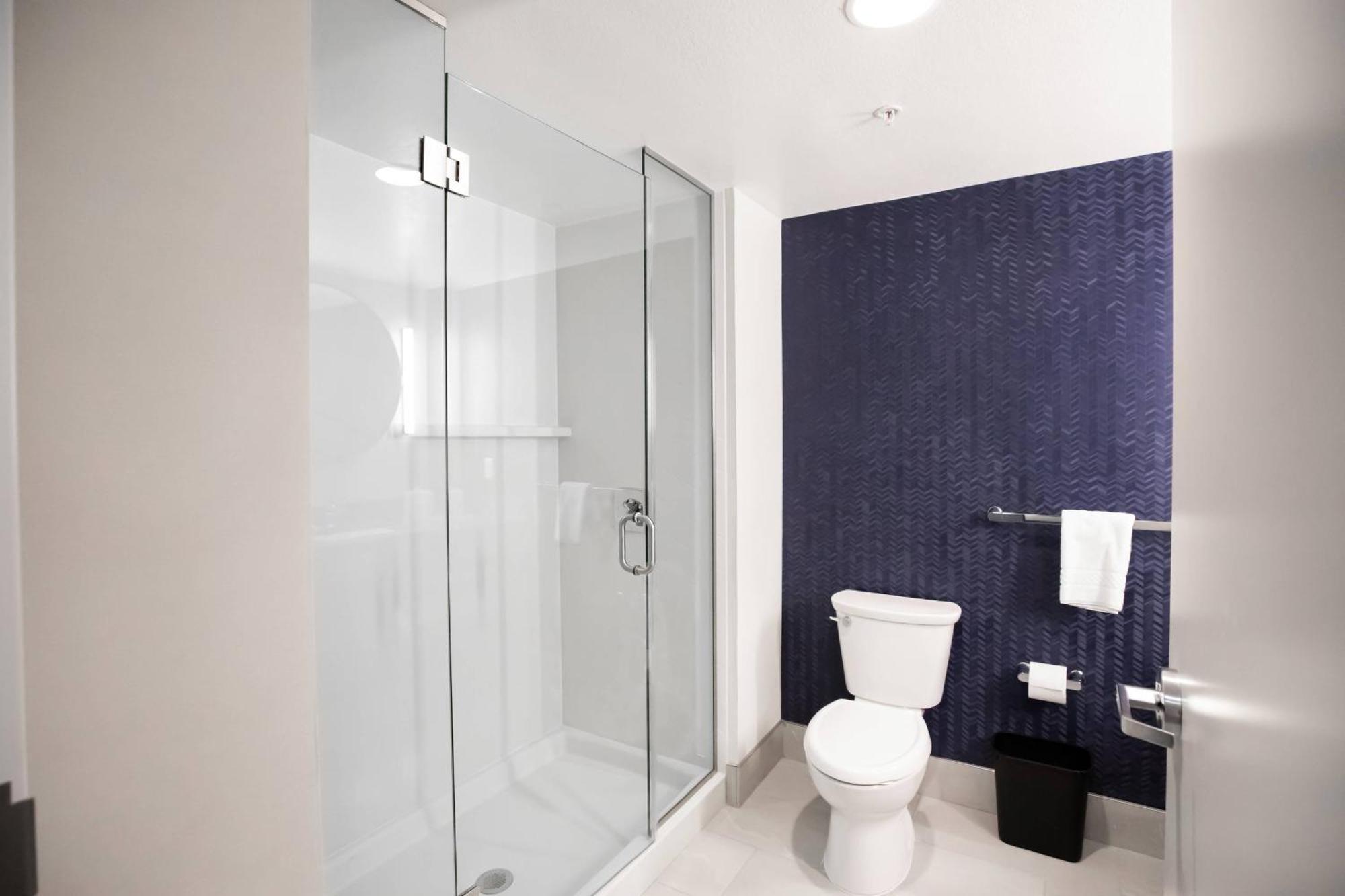 Hotel Fairfield By Marriott & Airport 2*