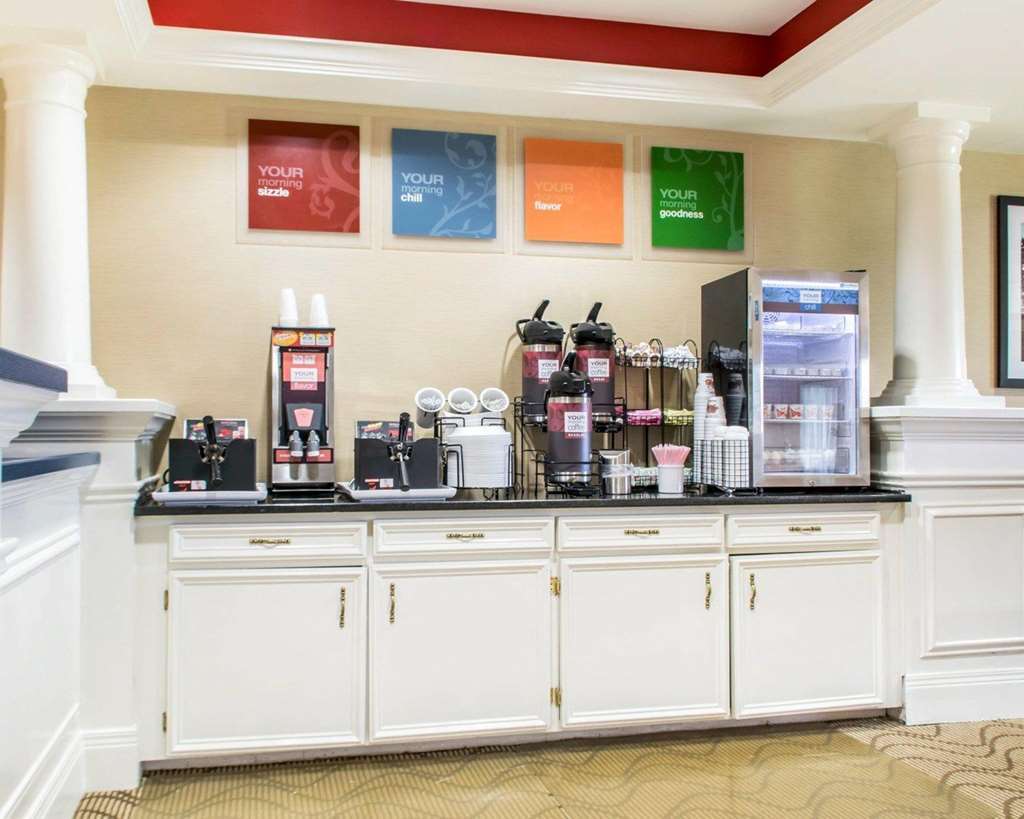 Fairfield By Marriott & Airport Hotel 2*