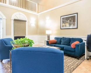 Hotel Fairfield By Marriott & Airport 2*