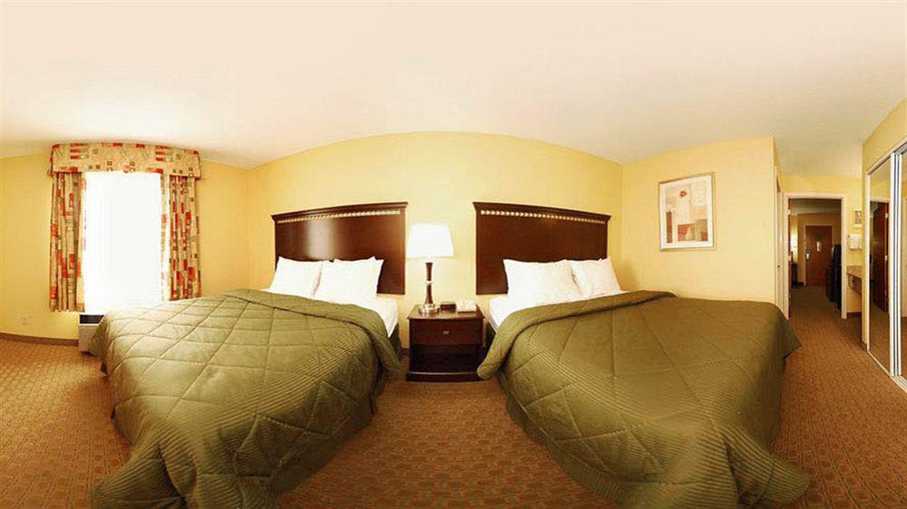 Fairfield By Marriott & Airport 2*